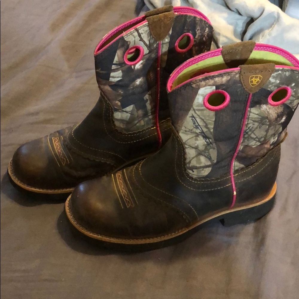 Arita boots girls size five also fit ladies size 8